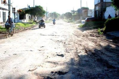 Los vecinos piden arreglos urgentes en la calle Pellegrini desde hace tiempo