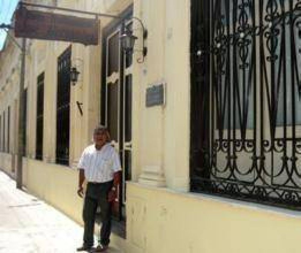 �No ser� quien entregue el Centro Tradicionalista�
