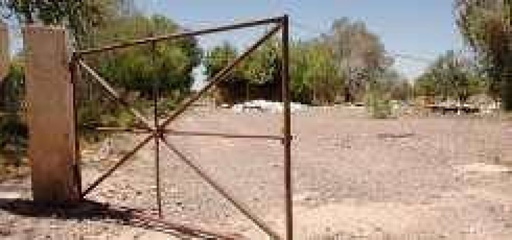 La misma empresa que construye el Centro C�vico har� el estadio