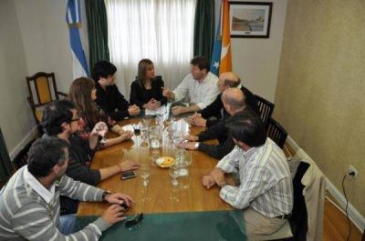Melella present� formalmente el anteproyecto para el nuevo estacionamiento medido