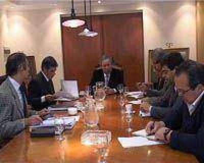 Peralta dio precisas instrucciones para una fuerte contenci�n del gasto.  