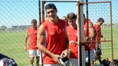Instituto recibe a Chacarita en busca de recuperar la punta