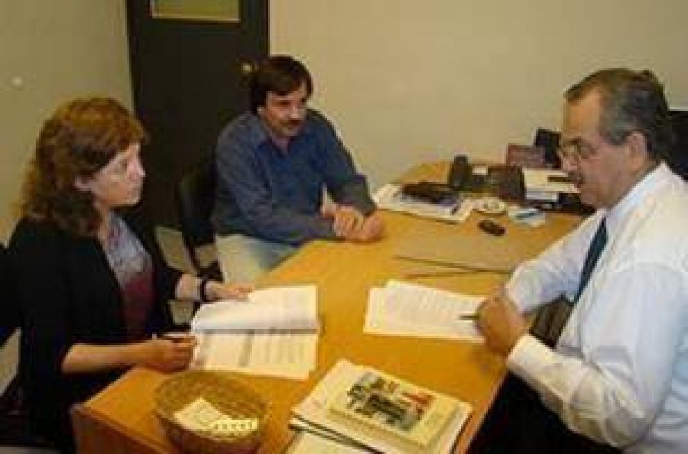 Barros firm� convenio con la Fundaci�n Yuchan