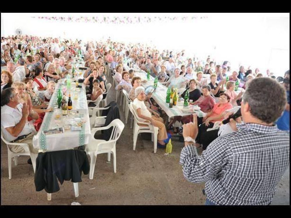 Urribarri a pura polka en Aldea Mar�a Luisa