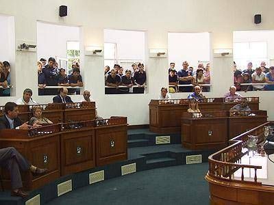PRESIDENTE PERON: El Concejo aprob� un aumento del 20% a los municipales