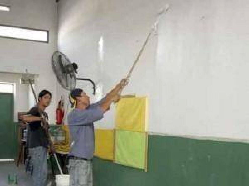 Para que los chicos estudien mejor, refaccionaron 12 escuelas de Budge