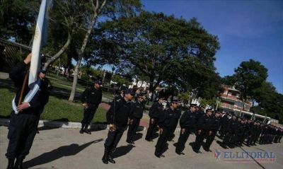 Gobierno entrega certificados a 1.300 polic�as ascendidos