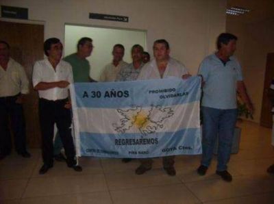 Emotiva llegada de ex combatiente despu�s de 30 a�os de ausencia 