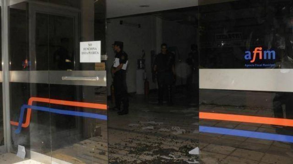 Destrozos y agresiones, el saldo de la protesta