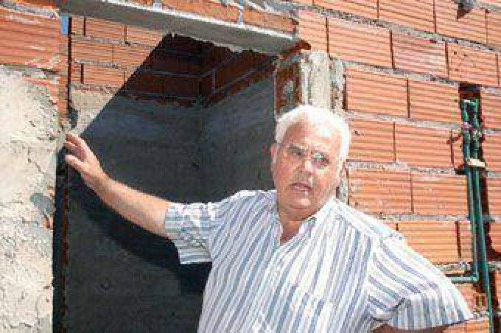 La obra est� parada y no hay respuesta de Zuccari Construcciones: La comuna ampli� la multa a la empresa constructora del Plan Federal I en Beruti.