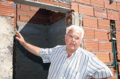 La obra est� parada y no hay respuesta de Zuccari Construcciones: La comuna ampli� la multa a la empresa constructora del Plan Federal I en Beruti.