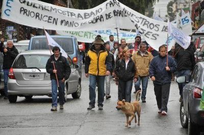 Comercio march� y reclam� en el Centro C�vico