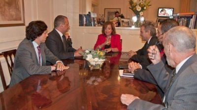Buzzi acord� con Garr� la llegada de unos 100 gendarmes a Chubut