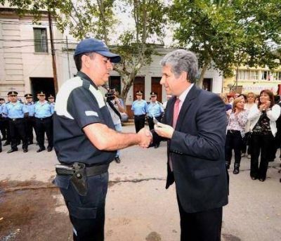 Villa Mercedes: El Gobierno hizo entrega de m�viles para la Polic�a de la Provincia