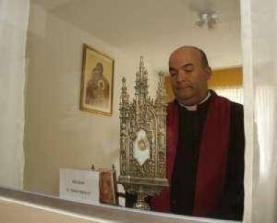 Por seguridad, no dejan sola la reliquia de Juan Pablo II
