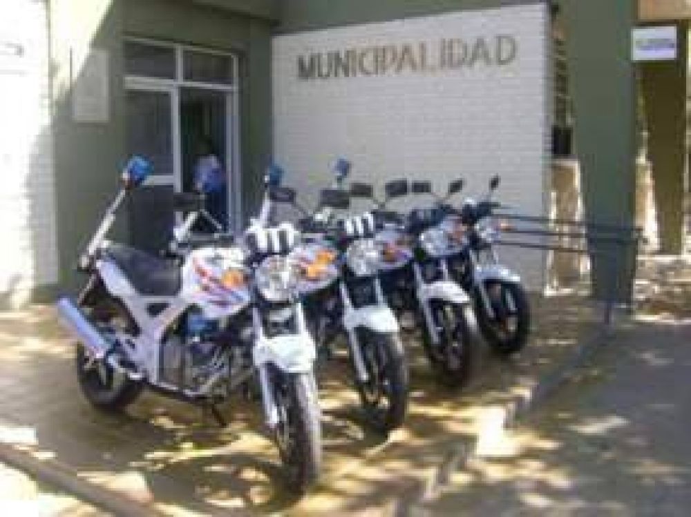 Entregaron anteojos y motos en Chimbas