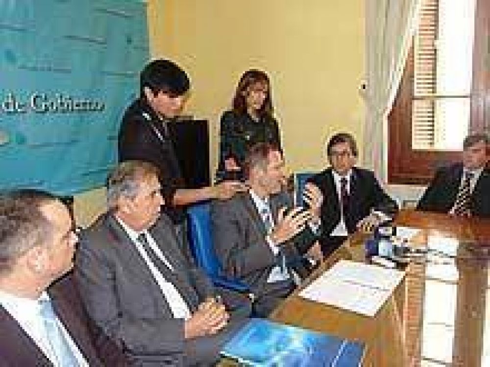 Gobierno ratific� que cobrar� deuda por $617 millones que �est�n en la calle�