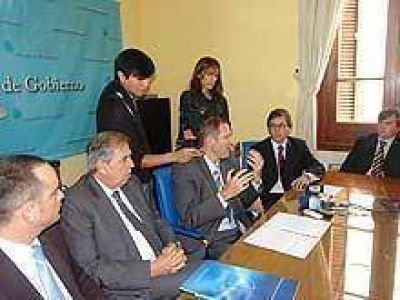 Gobierno ratific� que cobrar� deuda por $617 millones que �est�n en la calle�