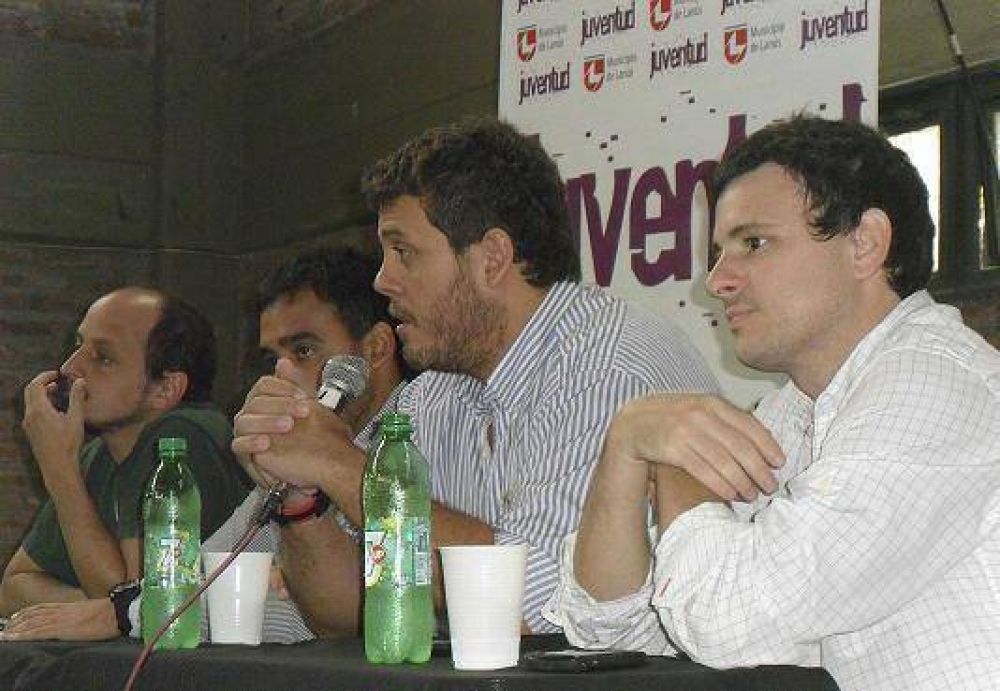 J�VENES DE LAN�S PARTICIPARON DE LA JORNADA "TODOS SOMOS NIETOS" A 36 A�OS DEL GOLPE MILITAR