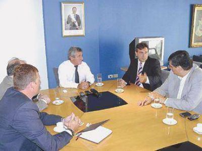 Junto a vecinos, Llaryora gestiona nuevas redes de gas 