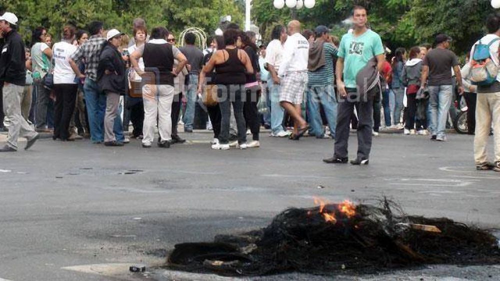 El conflicto municipal divide a partidos de la oposici�n