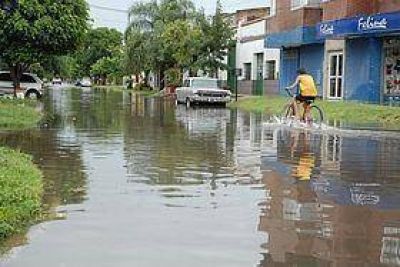 Cada vez que llueve con intensidad Diagonal Aguirre y Arist�bulo del Valle se torna intransitable