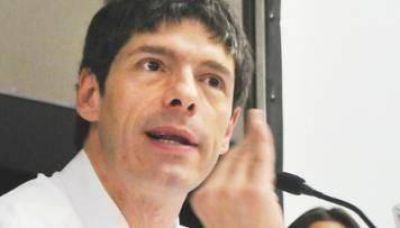 Abal Medina dice ahora que el Gobierno no descarta ning�n curso de acci�n sobre YPF