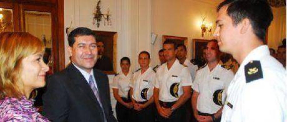 Sergio Casas recibi� a oficiales de la escuela naval militar