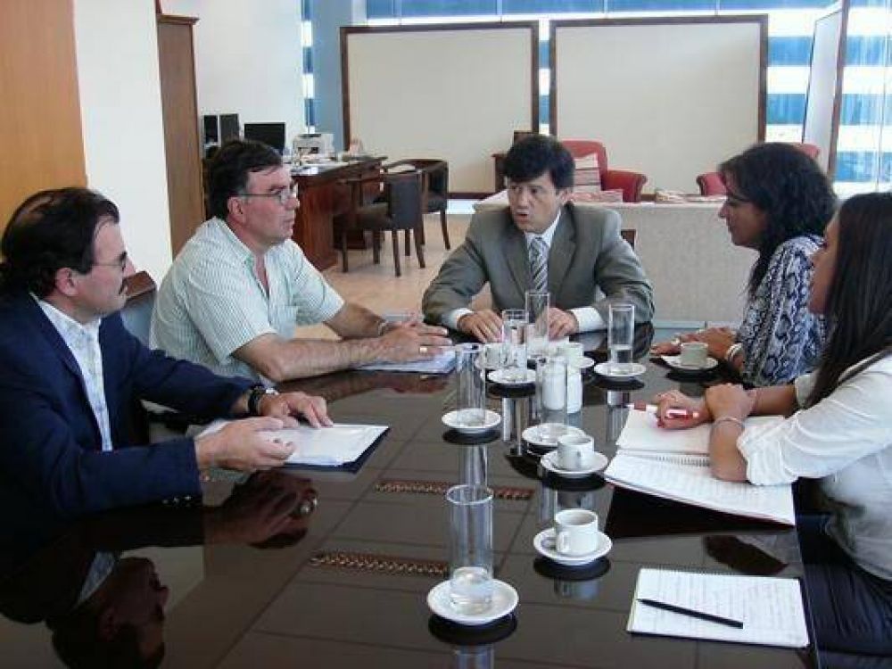 Mones Ruiz se reuni� con el intendente de Santa Rosa