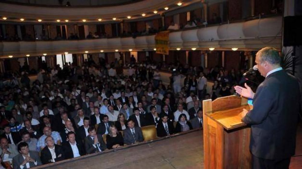 El Gobierno destinar� 14 millones de pesos para dos programas de empleo