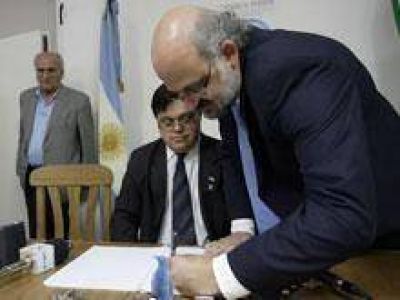 Firman convenio para la inclusi�n de personas con discapacidad a la educaci�n y al trabajo