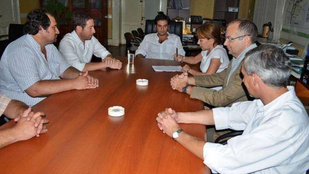 Osuna quiere ubicar contratados en la construcci�n	