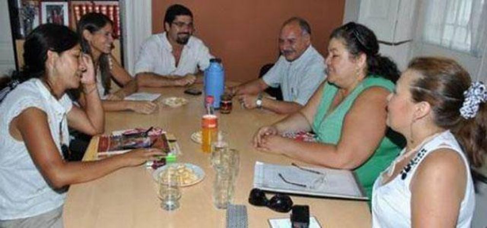 Complacientes: El aumento no conform� pero gremios municipales "seguir� esperando" tranquilos