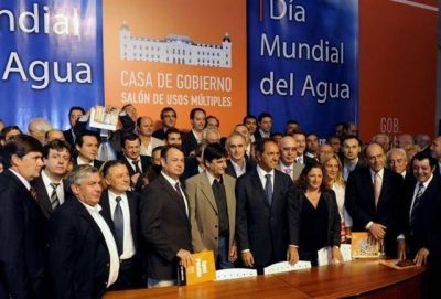 LUJ�N - EL INTENDENTE OSCAR LUCIANI EN LA CELEBRACION DEL DIA MUNDIAL DEL AGUA JUNTO AL GOBERNADOR DANIEL SCIOLI