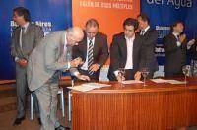 Gorosito firm� convenio con el gobernador Scioli para proveer de cloacas al 100% de la ciudad de Saladillo
