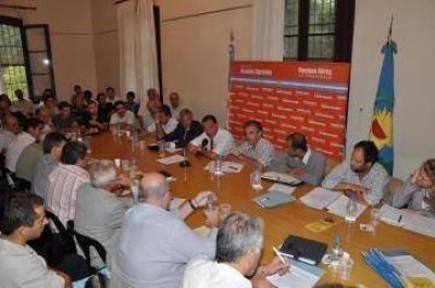 Representaci�n sampedrina en la �Mesa Provincial Ap�cola�
