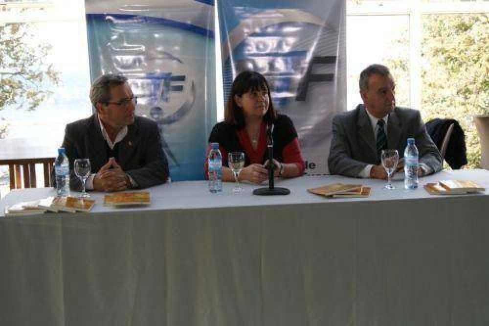 Gobierno entreg� 5000 libros del concurso literario �Banco Tierra del Fuego 2011�