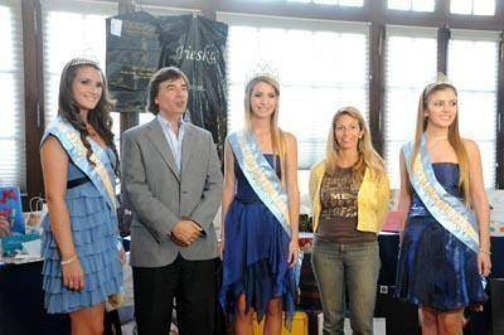 Agasajo de la comunidad a la Reina del Mar y sus princesas