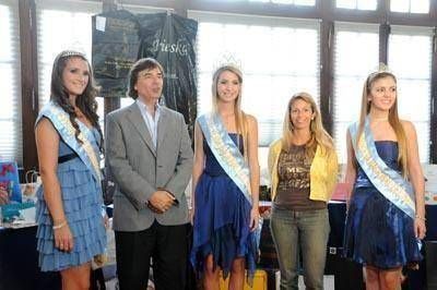 Agasajo de la comunidad a la Reina del Mar y sus princesas