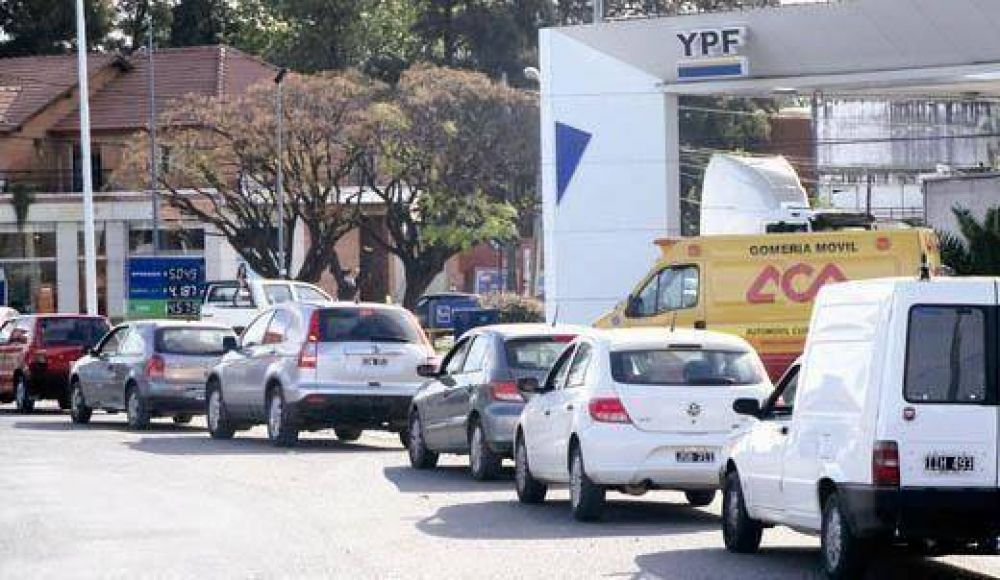 Paran durante cuatro horas las estaciones de servicio