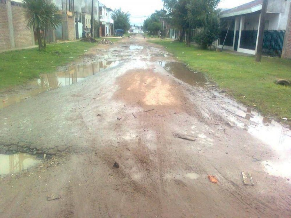 Gonzlez Catan: Calles anegada y en mal estado