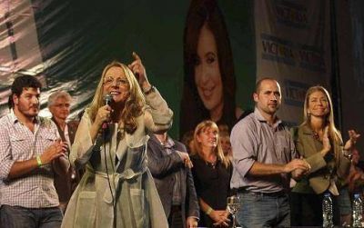 LANUS: D�az P�rez junto a Alicia Kirchner en el encuentro nacional de Kolina