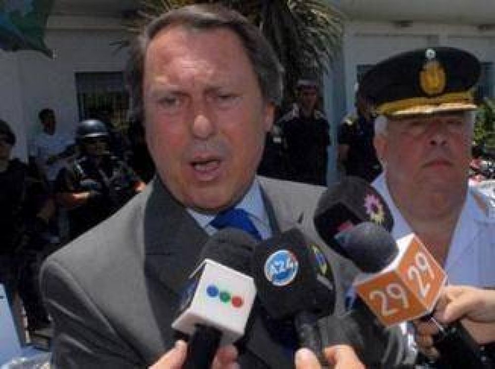 Casal dijo que Quilmes recibir� 100 gendarmes, 100 polic�as y 40 patrulleros m�s