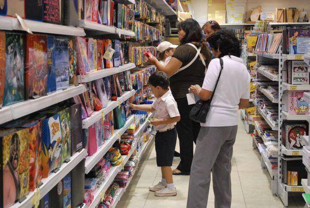 Se necesitan 180 pesos para comprar la canasta escolar