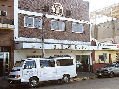 Fueron por una oferta salarial y les comunicaron el despido de seis empleados