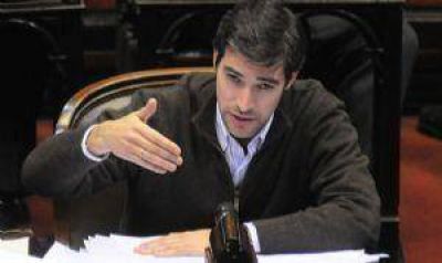 Adri�n P�rez visita hoy la ciudad