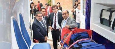 El gobernador y el ministro Manzur entregaron ocho ambulancias