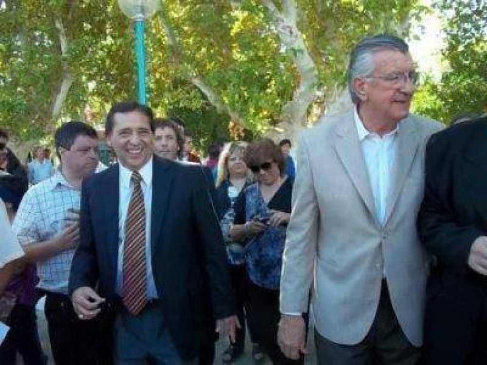 El gobernador Gioja visit Albardn y junto al intendente Abarca inauguraron importantes obras y servicios