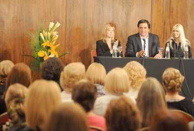 Con la presencia de la esposa del gobernador y la ministro de Gobierno