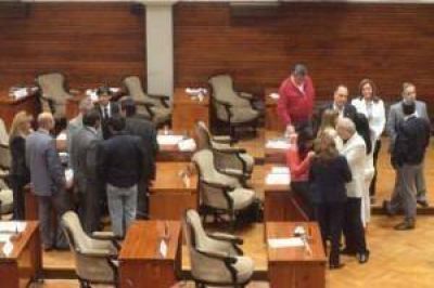At�pica sesi�n en la Legislatura provincial